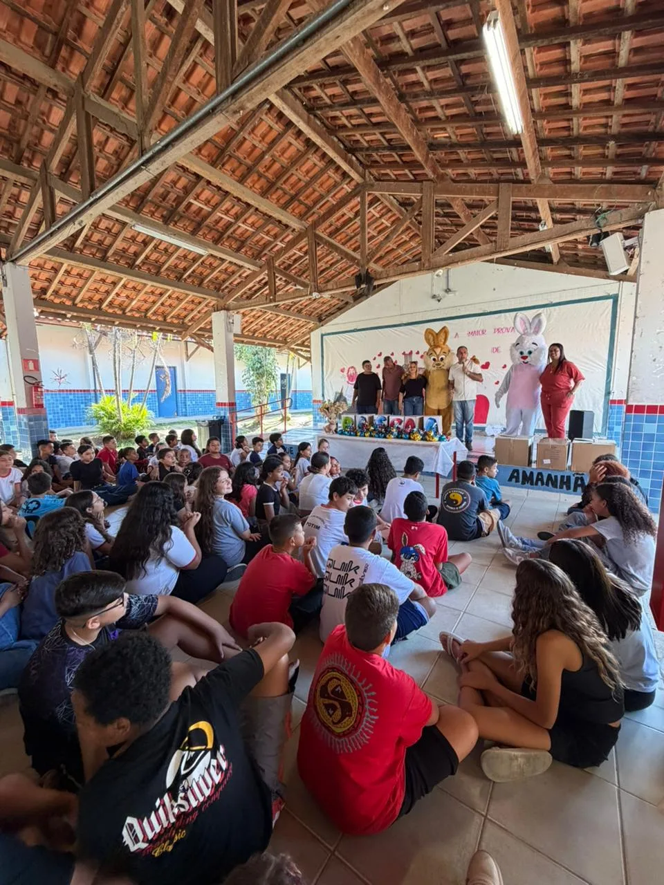 potim-noticias-alunos-recebem-vizita-do-coelho-da-pascoa-03-anexo-3