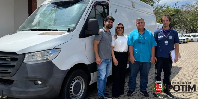 Prefeitura recebe doação de ambulância do DNIT